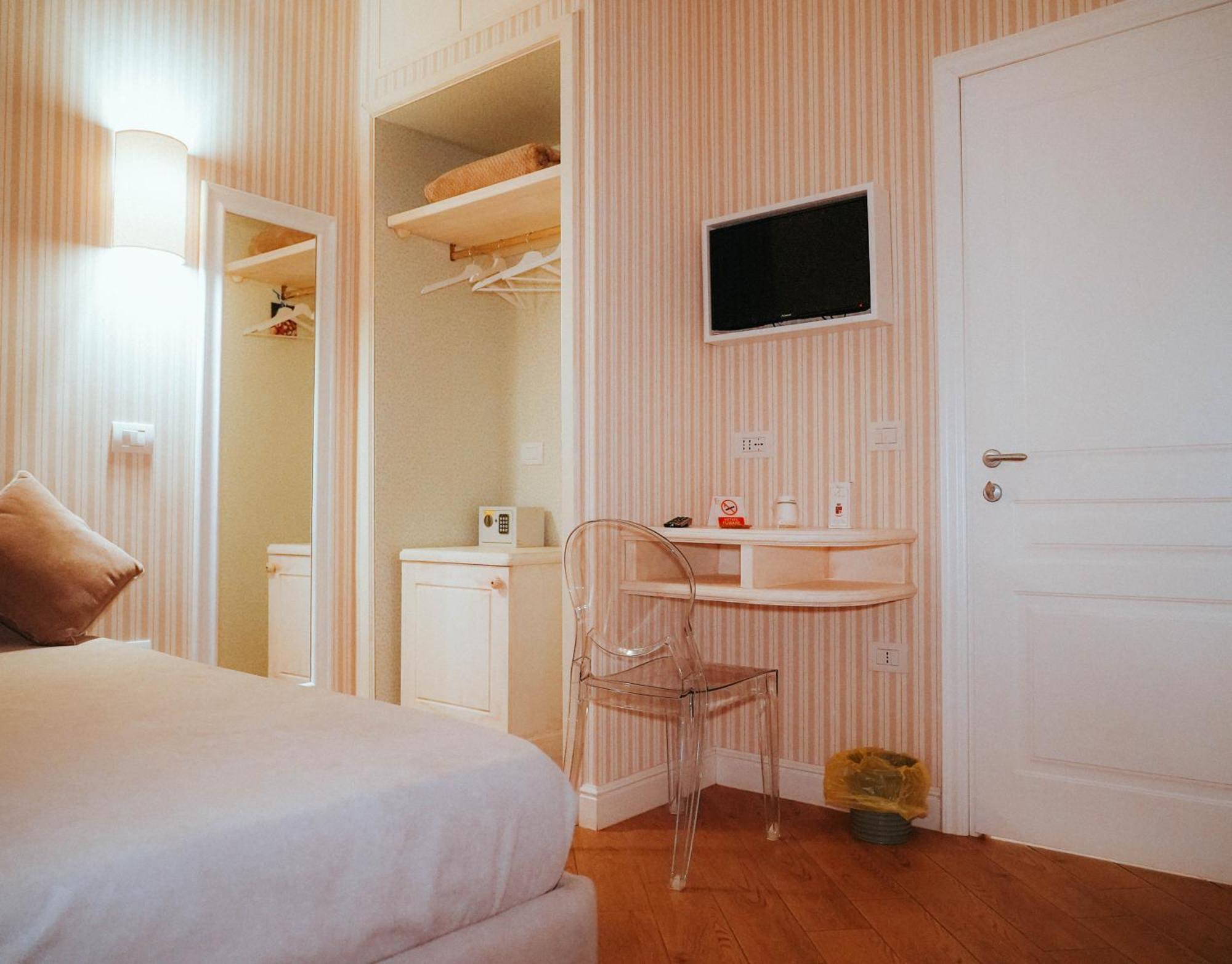 Florita Napoli Hotel Luaran gambar
