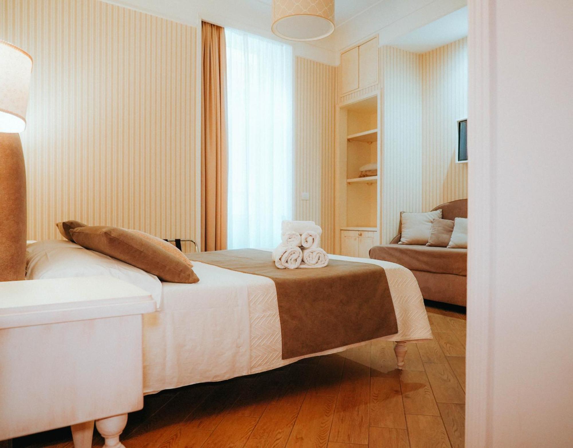 Florita Napoli Hotel Luaran gambar