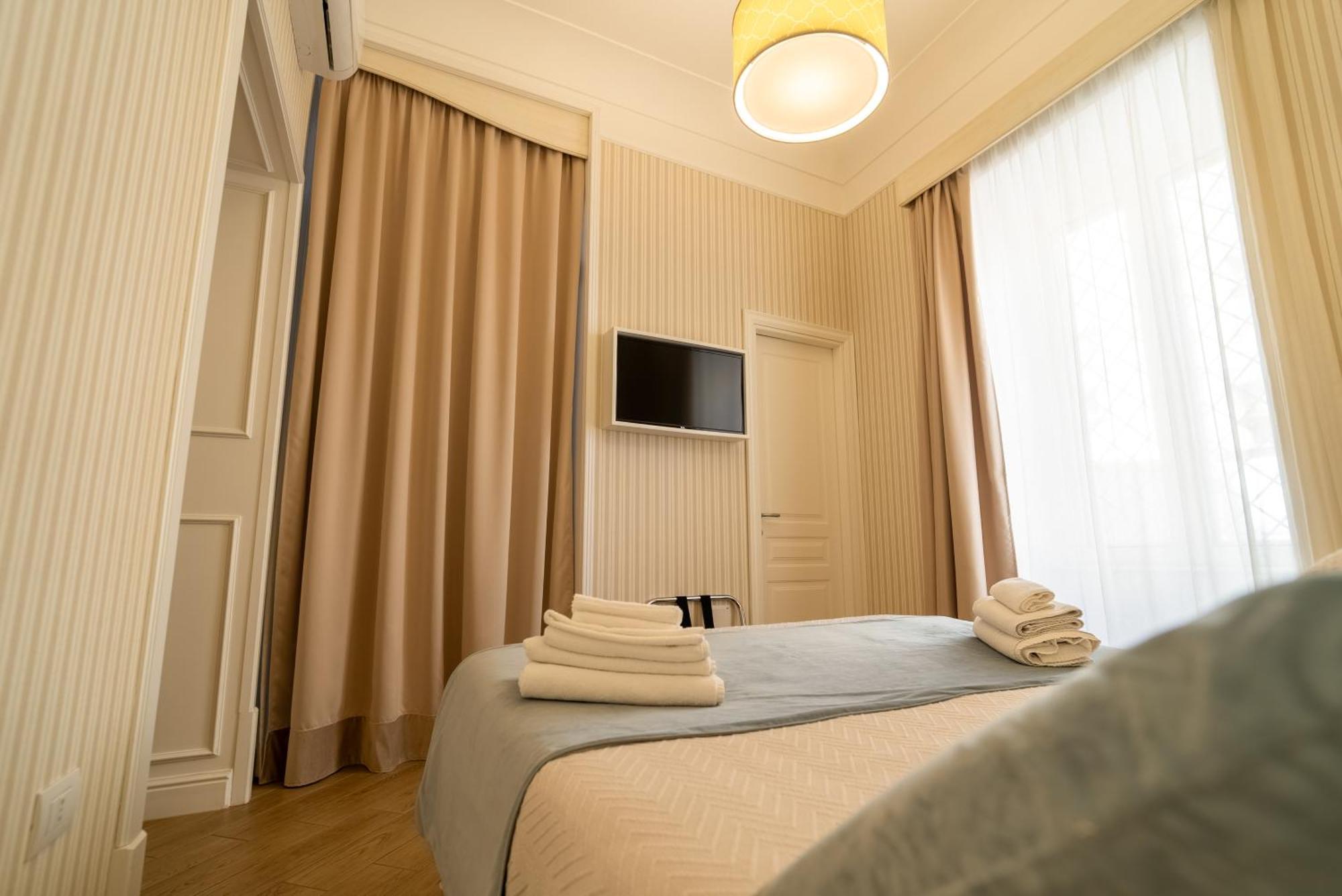 Florita Napoli Hotel Luaran gambar